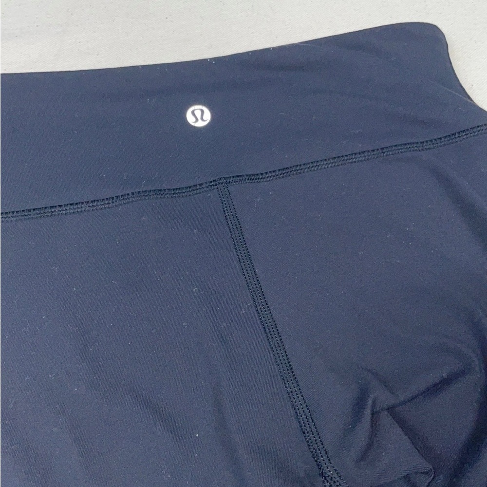 Lululemon Athletica Sz4 Black 21' crop legging SMALL HOLE - Picture 4 of 12